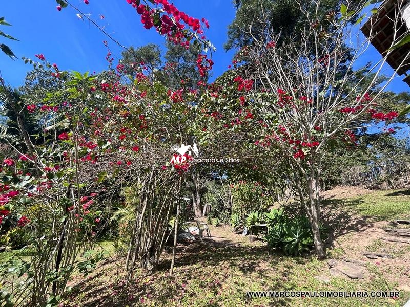 CHÁCARA ESPETACULAR PRÓXIMA A CIDADE