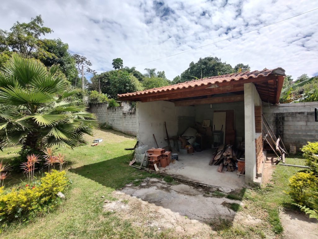 EXCELENTE CHÁCARA DE FÁCIL ACESSO