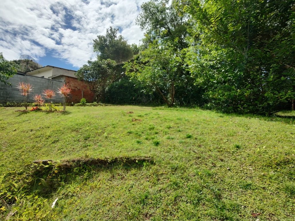 EXCELENTE CHÁCARA DE FÁCIL ACESSO