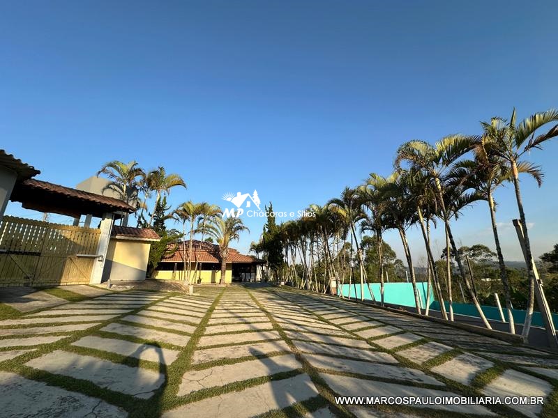 CHÁCARA CINEMATOGRÁFICA COM VISTA PANORÂMICA DA REGIÃO PÉ NO ASFALTO E PRÓXIMA DA CIDADE!