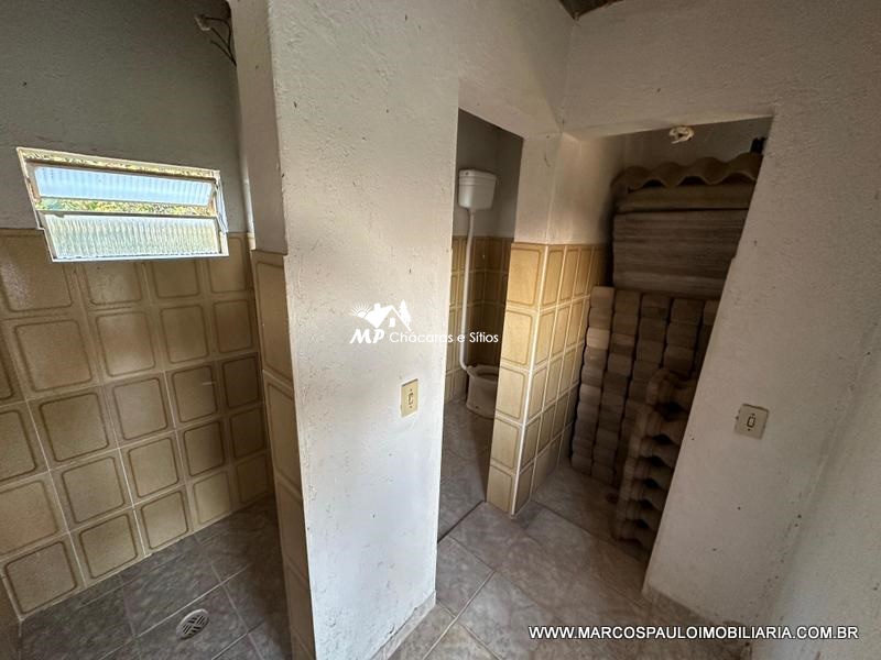 CHÁCARA CINEMATOGRÁFICA COM VISTA PANORÂMICA DA REGIÃO PÉ NO ASFALTO E PRÓXIMA DA CIDADE!