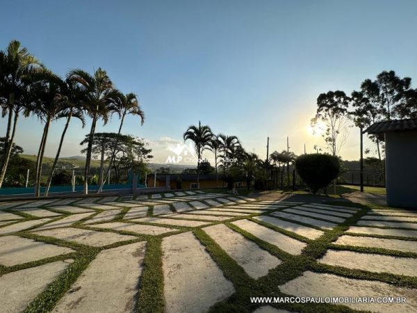 CHÁCARA CINEMATOGRÁFICA COM VISTA PANORÂMICA DA REGIÃO PÉ NO ASFALTO E PRÓXIMA DA CIDADE!