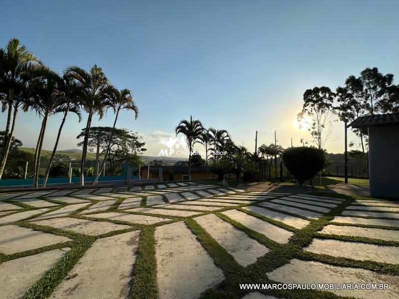 CHÁCARA CINEMATOGRÁFICA COM VISTA PANORÂMICA DA REGIÃO PÉ NO ASFALTO E PRÓXIMA DA CIDADE!