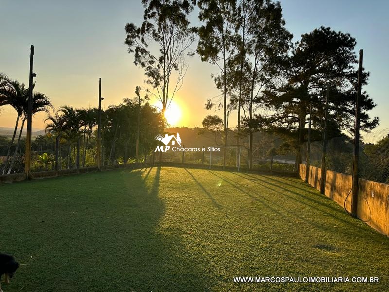 CHÁCARA CINEMATOGRÁFICA COM VISTA PANORÂMICA DA REGIÃO PÉ NO ASFALTO E PRÓXIMA DA CIDADE!