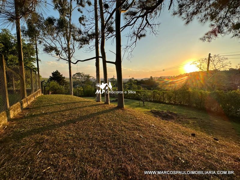 CHÁCARA CINEMATOGRÁFICA COM VISTA PANORÂMICA DA REGIÃO PÉ NO ASFALTO E PRÓXIMA DA CIDADE!
