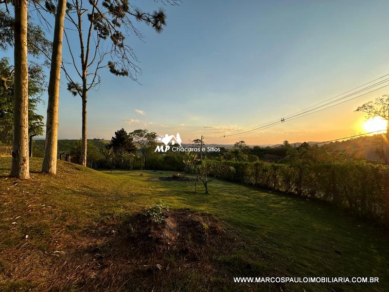CHÁCARA CINEMATOGRÁFICA COM VISTA PANORÂMICA DA REGIÃO PÉ NO ASFALTO E PRÓXIMA DA CIDADE!