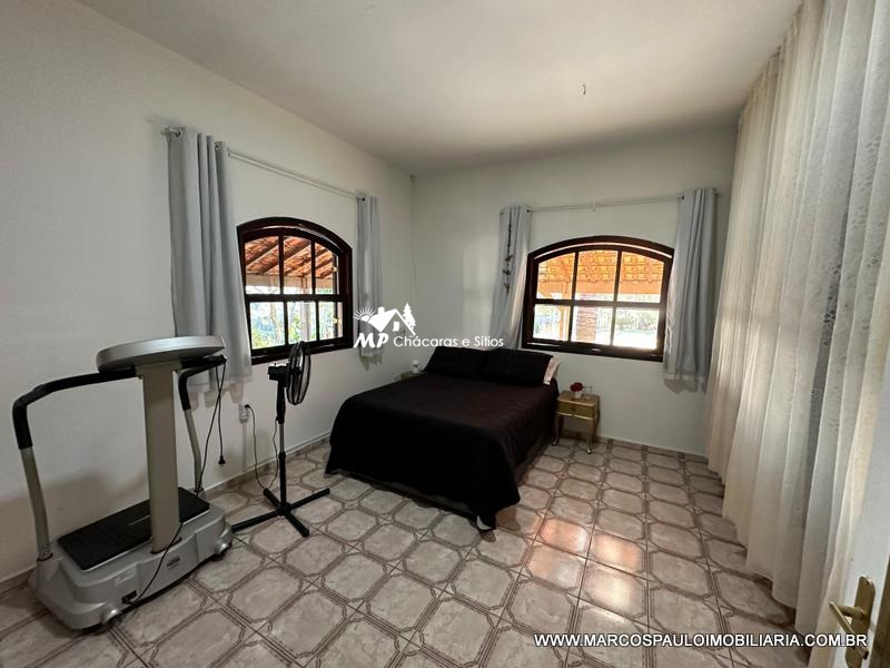 CHÁCARA CINEMATOGRÁFICA COM VISTA PANORÂMICA DA REGIÃO PÉ NO ASFALTO E PRÓXIMA DA CIDADE!