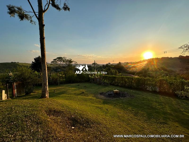 CHÁCARA CINEMATOGRÁFICA COM VISTA PANORÂMICA DA REGIÃO PÉ NO ASFALTO E PRÓXIMA DA CIDADE!