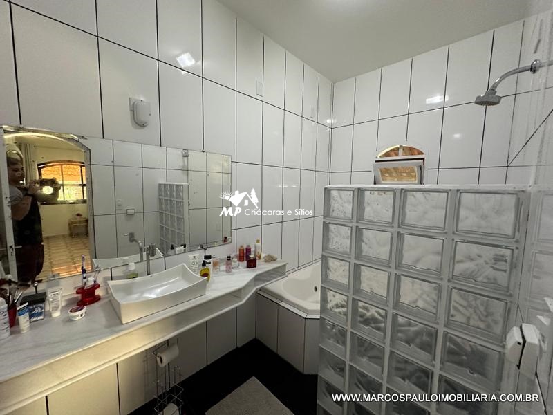 CHÁCARA CINEMATOGRÁFICA COM VISTA PANORÂMICA DA REGIÃO PÉ NO ASFALTO E PRÓXIMA DA CIDADE!