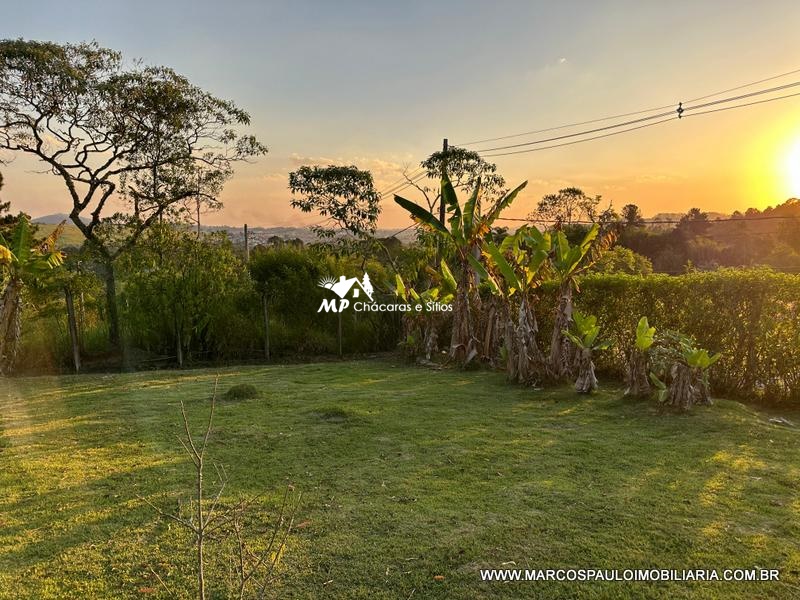CHÁCARA CINEMATOGRÁFICA COM VISTA PANORÂMICA DA REGIÃO PÉ NO ASFALTO E PRÓXIMA DA CIDADE!