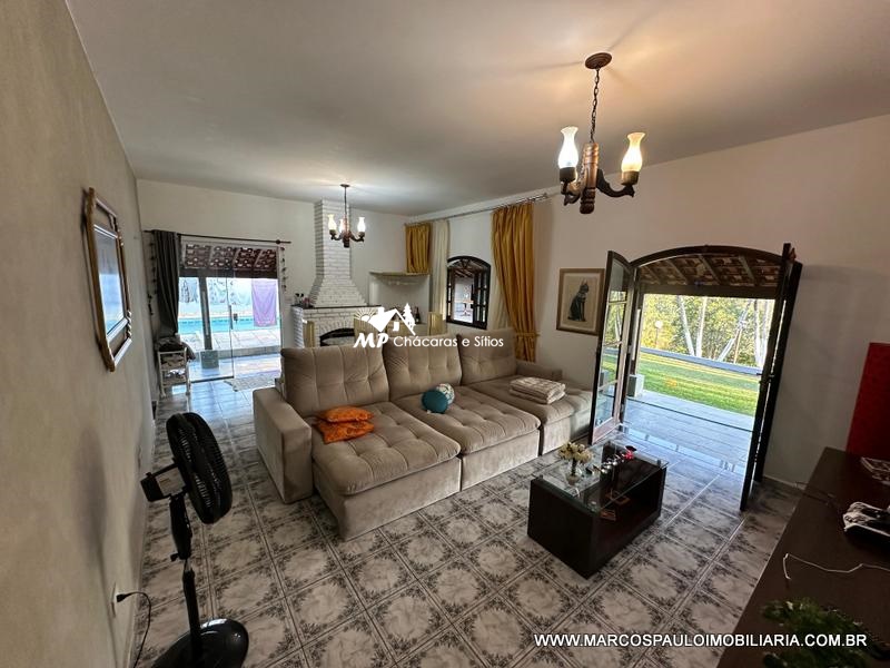 CHÁCARA CINEMATOGRÁFICA COM VISTA PANORÂMICA DA REGIÃO PÉ NO ASFALTO E PRÓXIMA DA CIDADE!