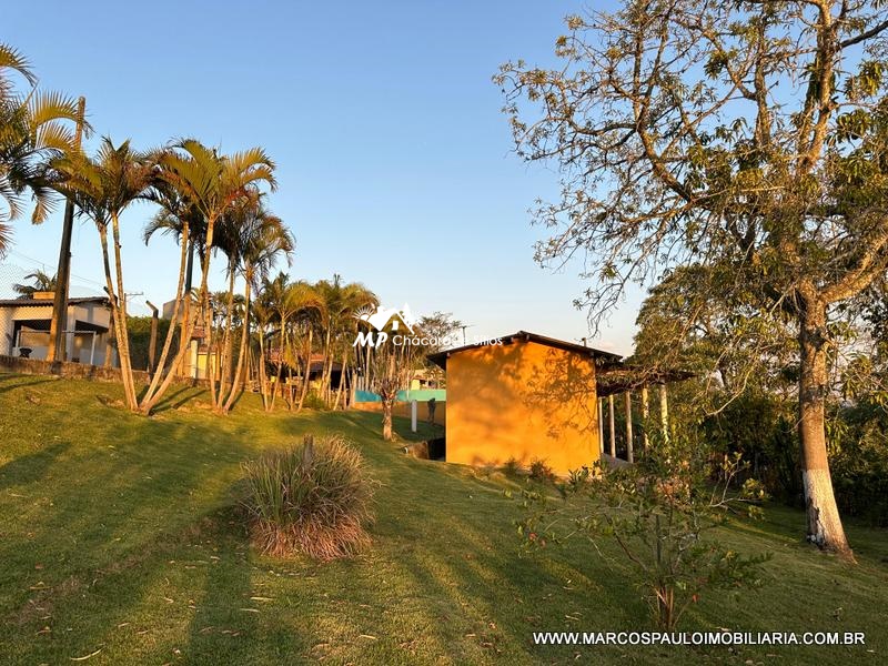 CHÁCARA CINEMATOGRÁFICA COM VISTA PANORÂMICA DA REGIÃO PÉ NO ASFALTO E PRÓXIMA DA CIDADE!