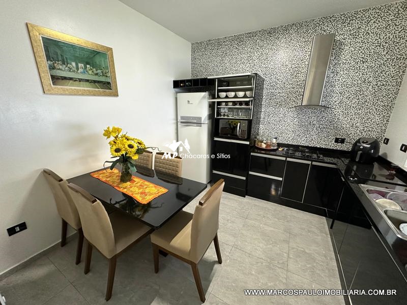 CHÁCARA CINEMATOGRÁFICA COM VISTA PANORÂMICA DA REGIÃO PÉ NO ASFALTO E PRÓXIMA DA CIDADE!