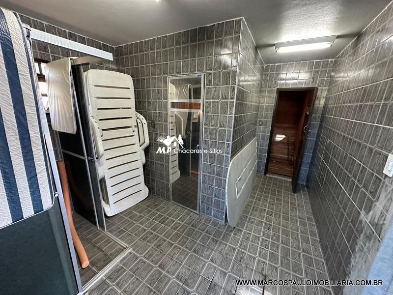 CHÁCARA CINEMATOGRÁFICA COM VISTA PANORÂMICA DA REGIÃO PÉ NO ASFALTO E PRÓXIMA DA CIDADE!