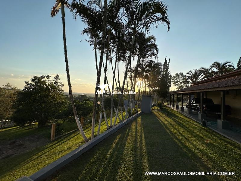CHÁCARA CINEMATOGRÁFICA COM VISTA PANORÂMICA DA REGIÃO PÉ NO ASFALTO E PRÓXIMA DA CIDADE!