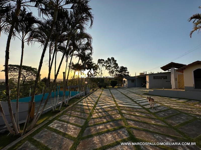 CHÁCARA CINEMATOGRÁFICA COM VISTA PANORÂMICA DA REGIÃO PÉ NO ASFALTO E PRÓXIMA DA CIDADE!