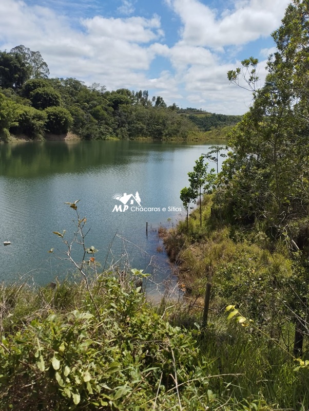 CHÁCARA FUNDOS PARA REPRESA COM VISTA INCRÍVEL!!