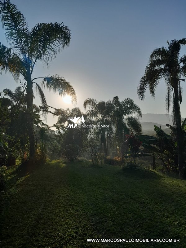 LINDA CHÁCARA EM BIRITIBA USSU