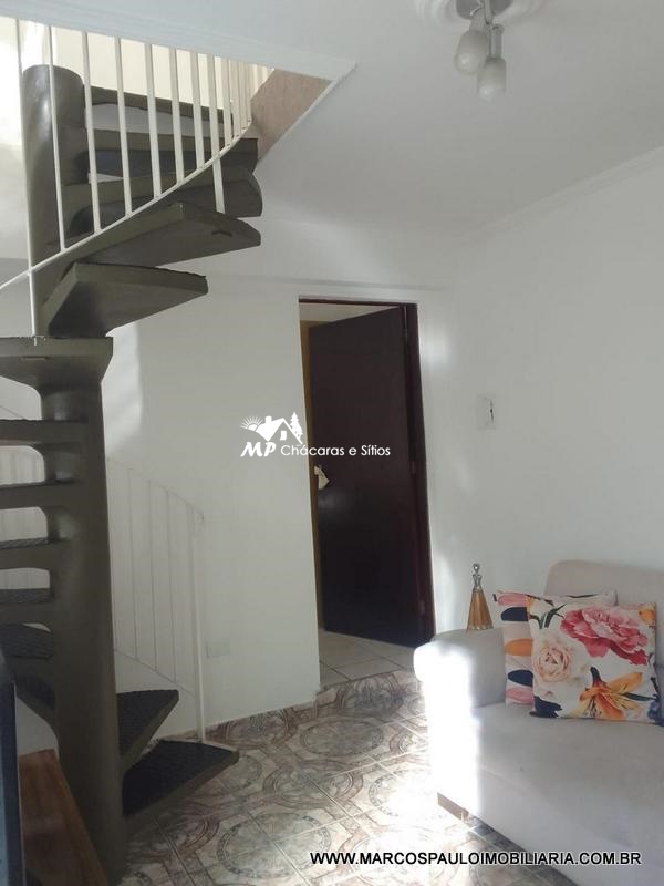 CASA COM COMÉRCIO EM BIRITIBA MIRIM