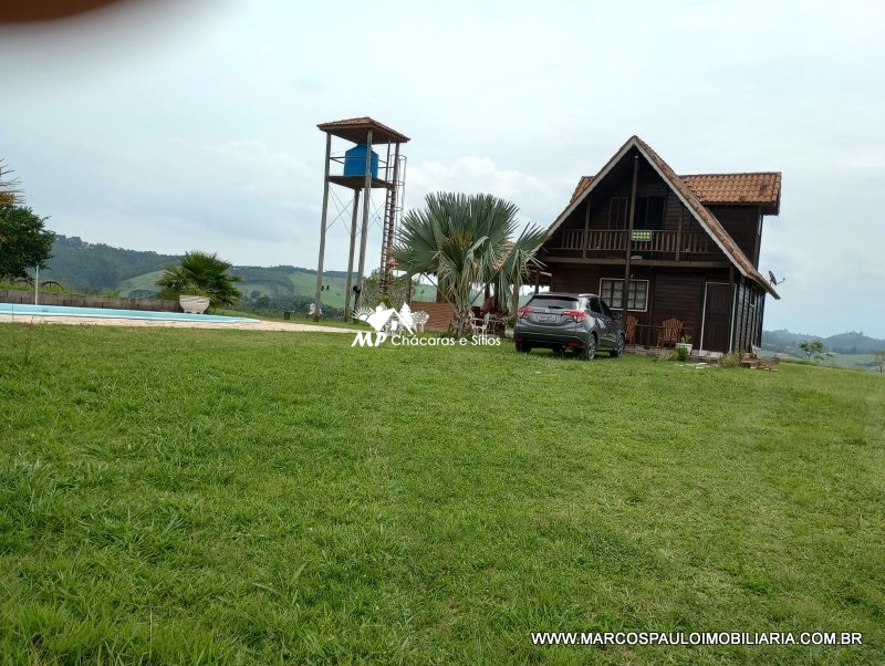 CHALÉ MARAVILHOSO PARA QUEM BUSCA TRANQUILIDADE