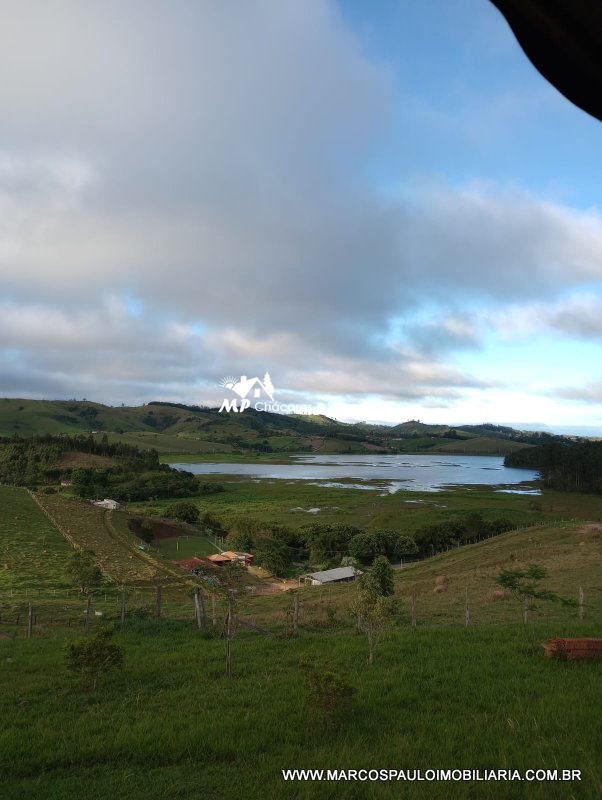 CHALÉ MARAVILHOSO PARA QUEM BUSCA TRANQUILIDADE