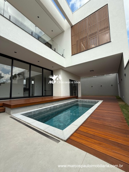 CASA MAGNÍFICA EM CONDOMÍNIO FECHADO – MOGI DAS CRUZES