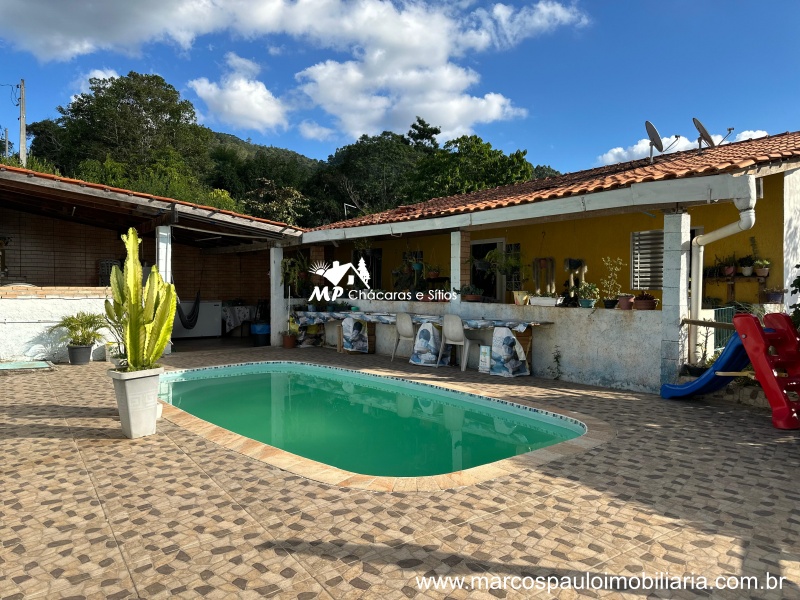 CHÁCARA COM 2 CASAS