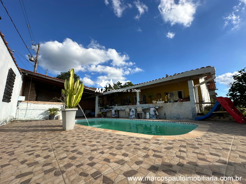 CHÁCARA COM 2 CASAS