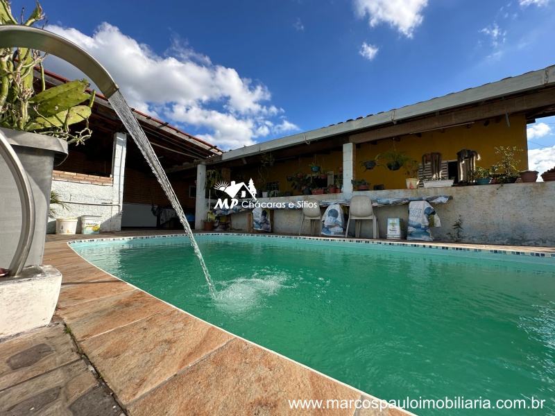 CHÁCARA COM 2 CASAS