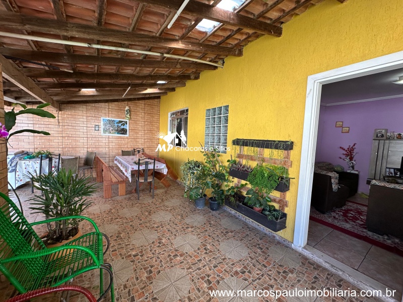 CHÁCARA COM 2 CASAS