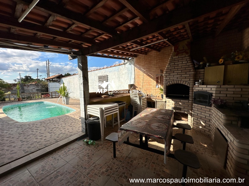 CHÁCARA COM 2 CASAS