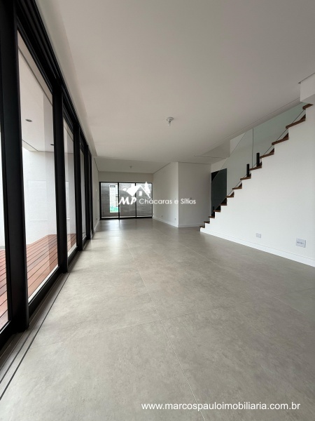 CASA MAGNÍFICA EM CONDOMÍNIO FECHADO – MOGI DAS CRUZES