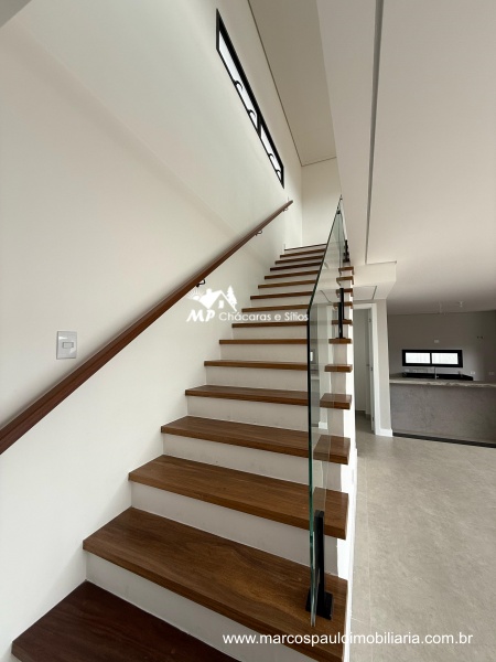 CASA MAGNÍFICA EM CONDOMÍNIO FECHADO – MOGI DAS CRUZES