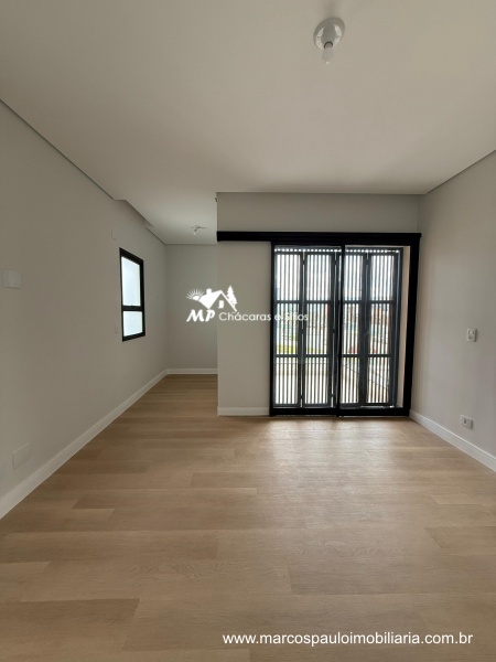 CASA MAGNÍFICA EM CONDOMÍNIO FECHADO – MOGI DAS CRUZES