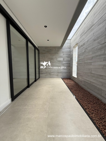 CASA MAGNÍFICA EM CONDOMÍNIO FECHADO – MOGI DAS CRUZES