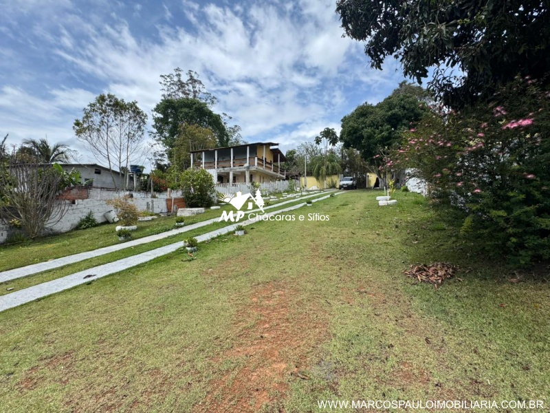 CHÁCARA MARAVILHOSA COM 3 LAGOS