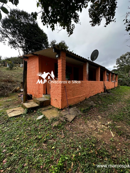 CHÁCARA COM 2 CASAS