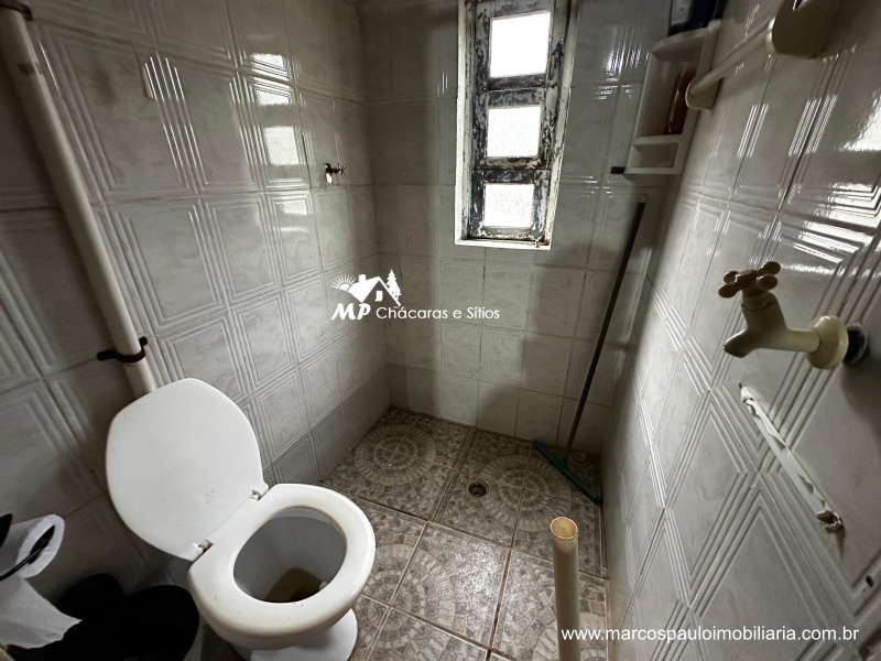 CHÁCARA COM 2 CASAS