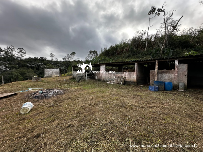 CHÁCARA COM 2 CASAS