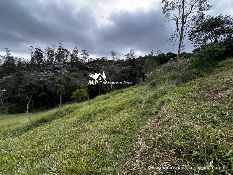 CHÁCARA COM 2 CASAS