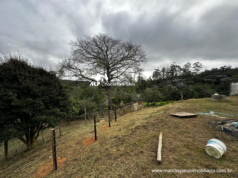 CHÁCARA COM 2 CASAS