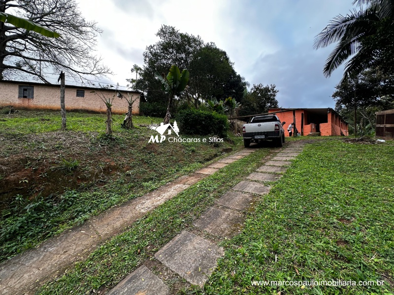 CHÁCARA COM 2 CASAS