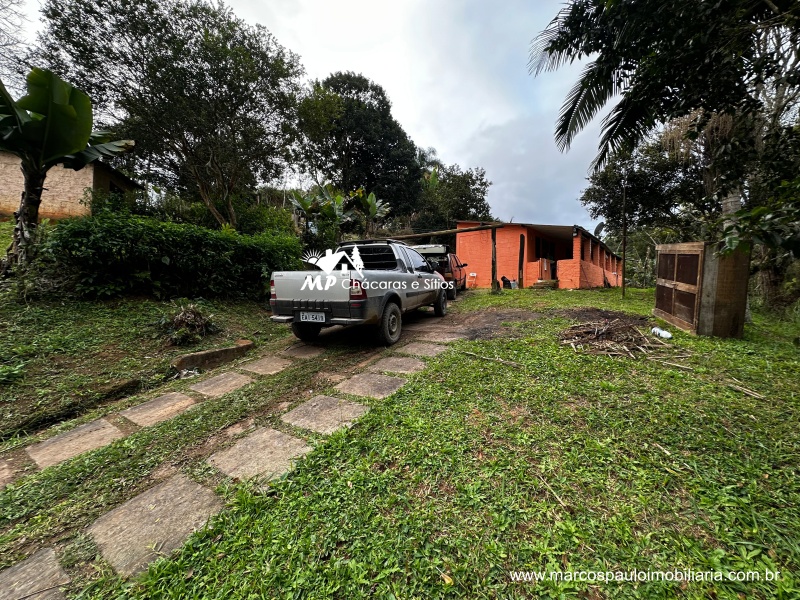 CHÁCARA COM 2 CASAS