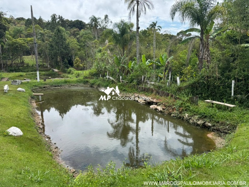 CHÁCARA MARAVILHOSA COM 3 LAGOS