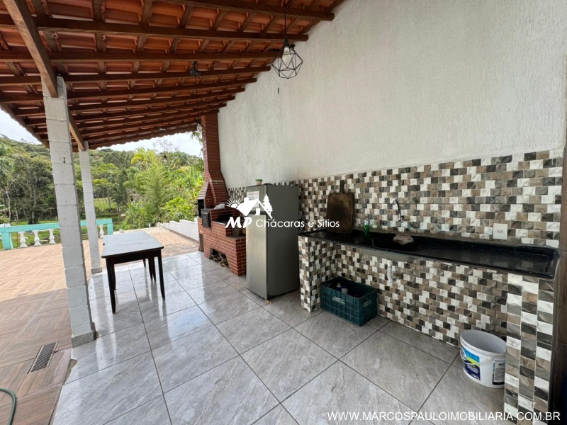 CHÁCARA MARAVILHOSA COM 3 LAGOS