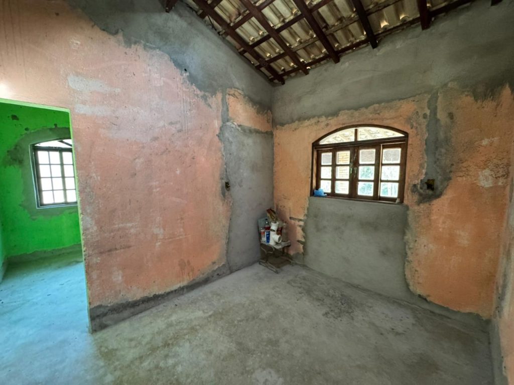 SÍTIO COM BASTANTE ÁGUA