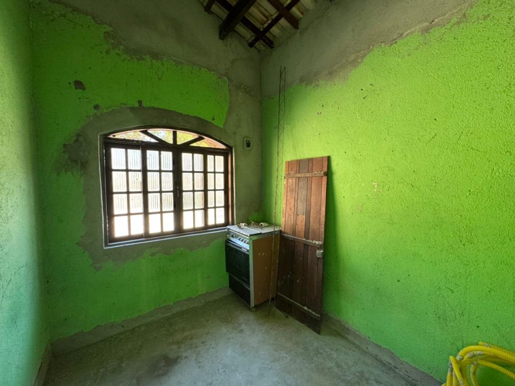 SÍTIO COM BASTANTE ÁGUA