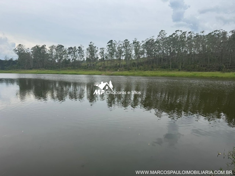 TERRENO PÉ NA ÁGUA