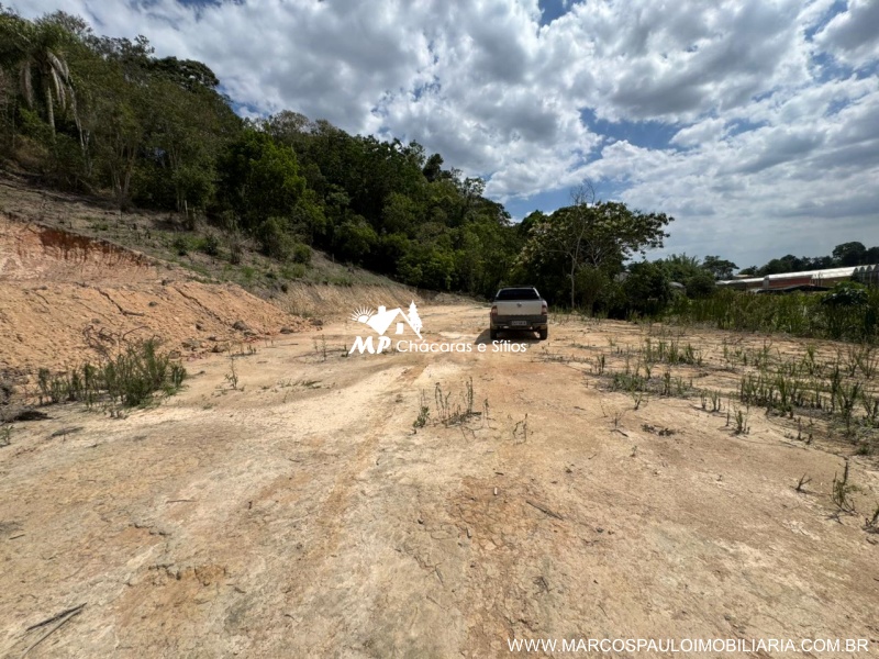 TERRENO COM ÓTIMA LOCALIZAÇÃO