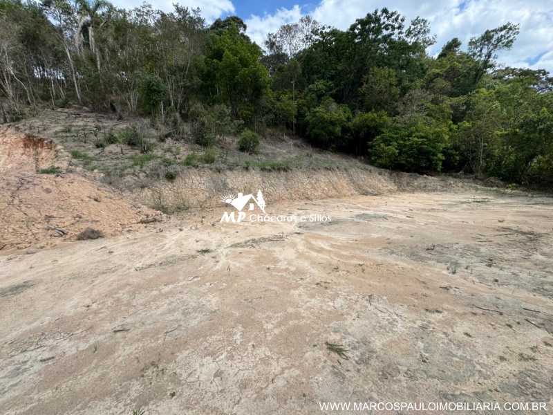 TERRENO COM ÓTIMA LOCALIZAÇÃO